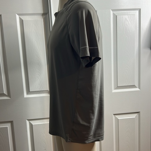 VRST Gray Short Sleeve Athletic Shirt Large - Picture 4 of 5
